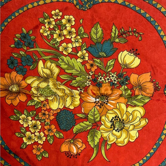 Authentic Gucci Silk Scarf for Neck, your Purse and/or Backpack - Picture 14 of 14